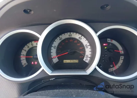 2015 Toyota Tacoma Base V6 z USA, uszkodzony, nr VIN 5TFUU4EN0FX136369